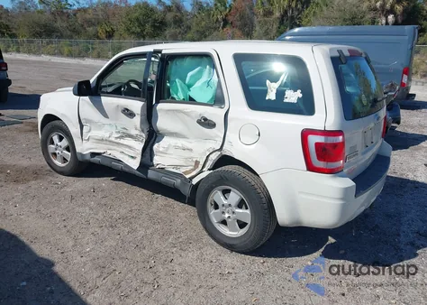 2011 Ford Escape Xls z USA, uszkodzony, nr VIN 1FMCU0C75BKB02309